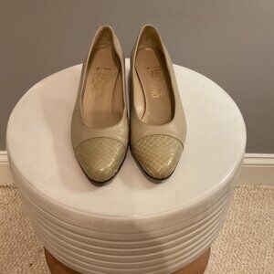 SALVATORE FERRAGAMO KITTEN HEEL